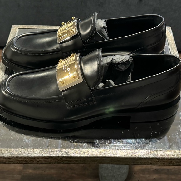 Dolce & Gabbana Black Loafers with Gold Accents main image 10